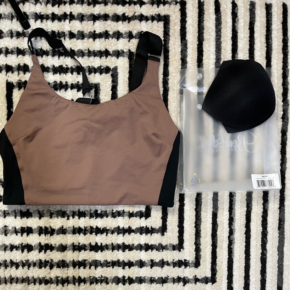 Bombshell Sportswear banded sports bra in cocoa size XL NWT